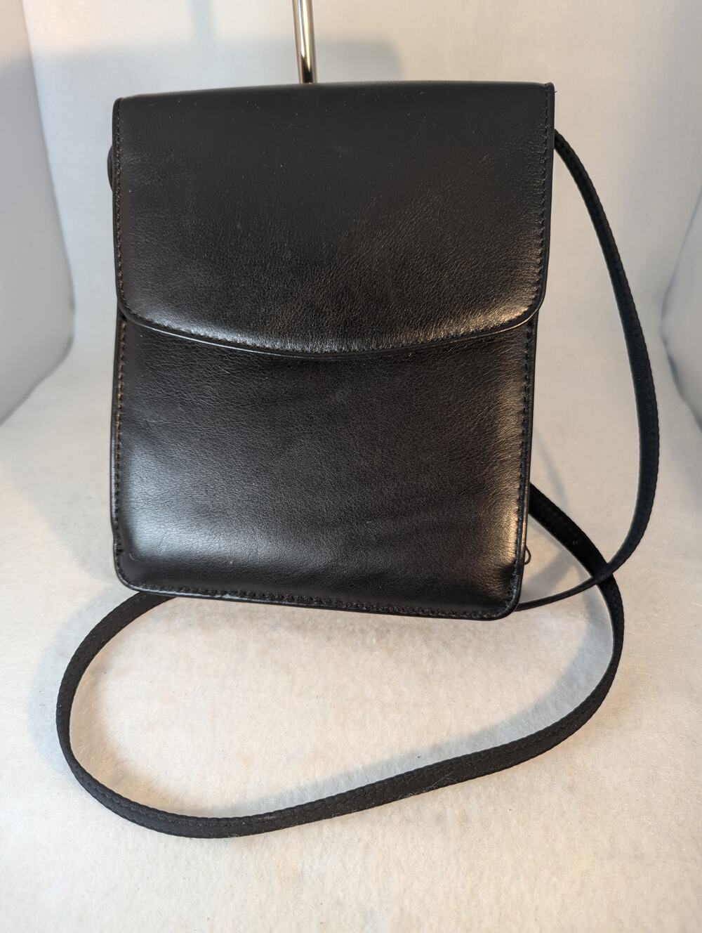 Leather crossbody purse Unbranded VGUC 8x7x3" Y2K Strap 40x42"can be smaller
